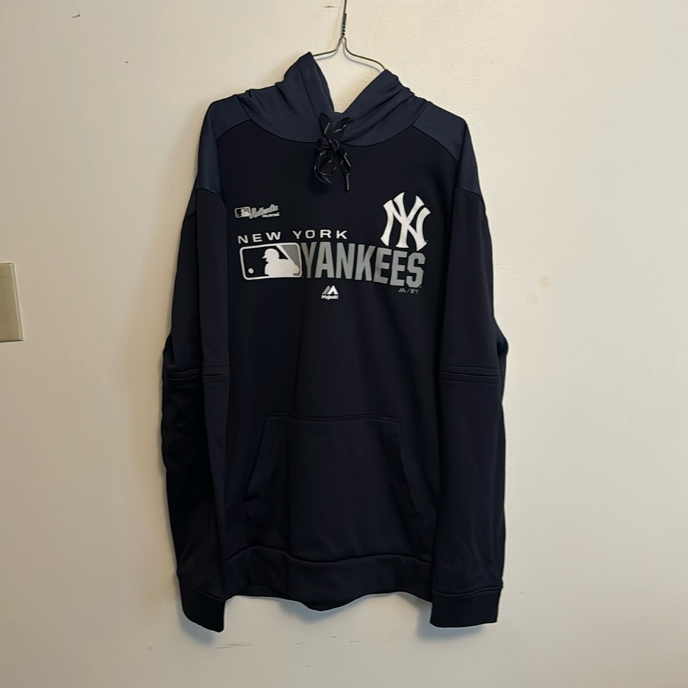 New York Yankees Authentic Majestic heavyweight hoodie men’s Size medium Navy